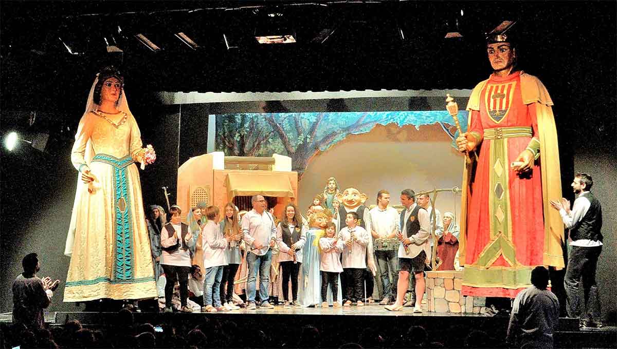 Els Gegants, la Colla i els Pastorets de Pineda