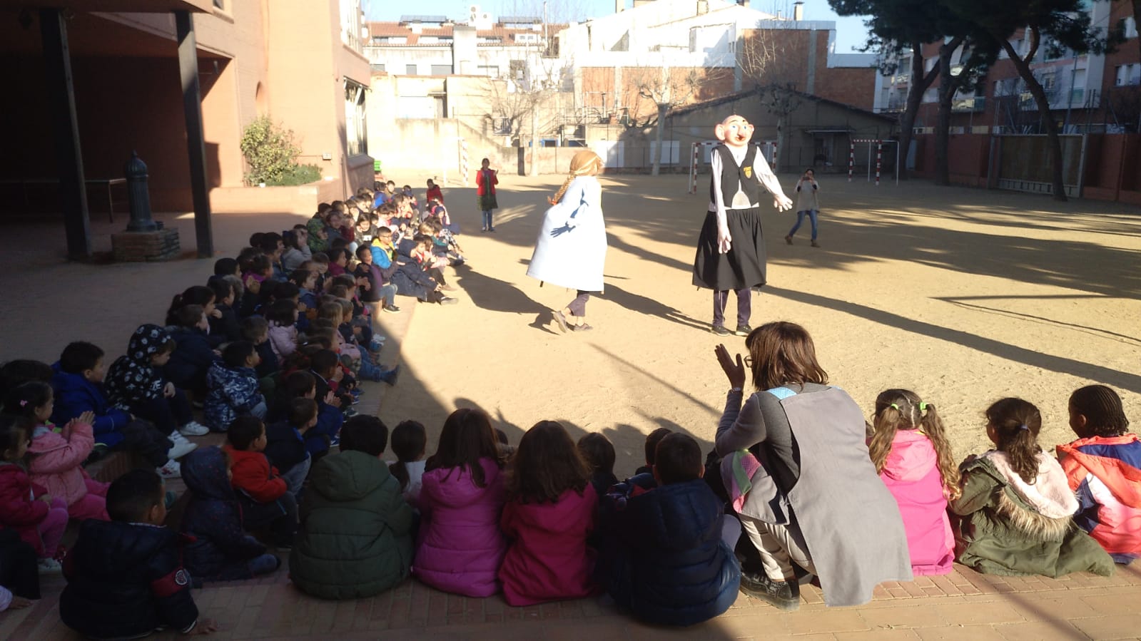 En Pinet i la Raquel ballen a l. Escola Sant Jordi